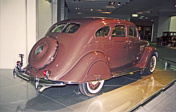 34-1c (99-T03-34) 1934 De Soto Airflow SE 4dr Sedan.jpg